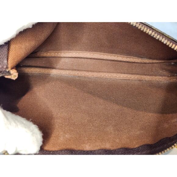 Louis Vuitton Pochette Accessoires Monogram Canvas Shoulder Bag with LV Chain - Picture 15 of 15